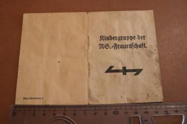 alte Vorder- und Rückseite  Kindergruppe der NS-Frauenschaft 1941